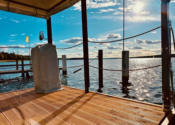 Hausboot Chalet Im See
