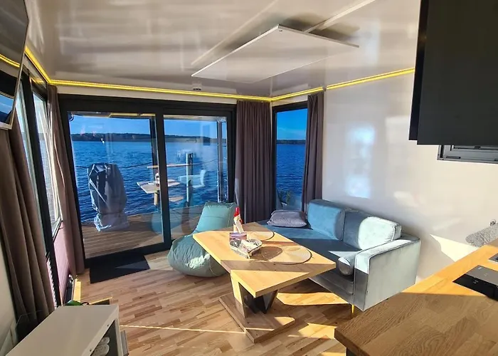 Hausboot Chalet Im See