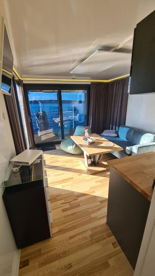Hausboot Im Apartment